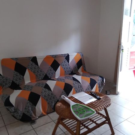 Appartamento F2 Rez De Jardin Carbet Le Carbet Esterno foto