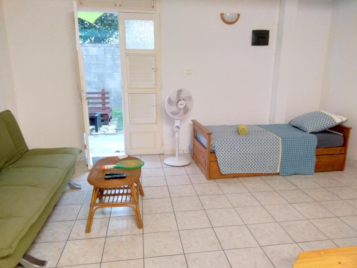 Appartamento F2 Rez De Jardin Carbet Le Carbet Esterno foto
