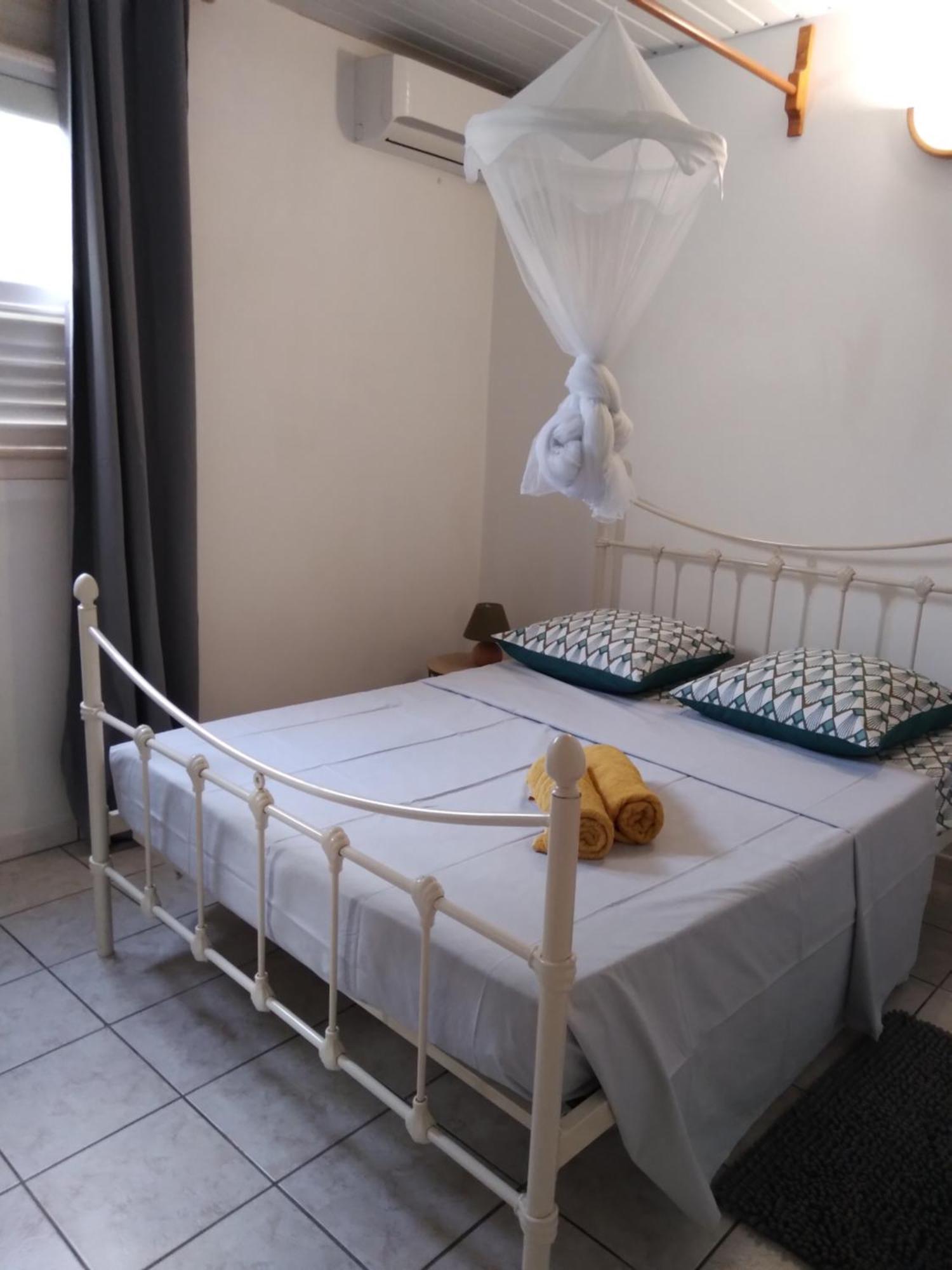 Appartamento F2 Rez De Jardin Carbet Le Carbet Esterno foto